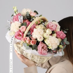 Цветочная композиция в корзинке